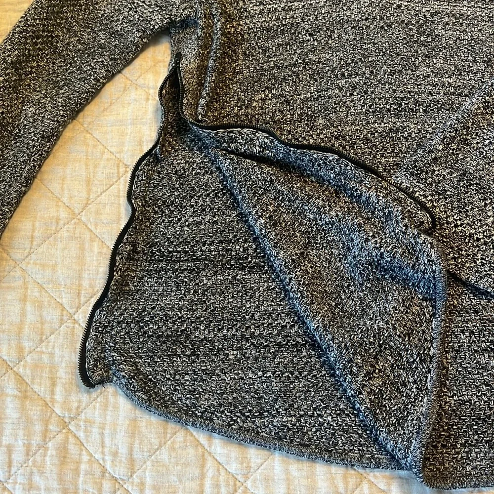 Banana Republic sweater with side zippers - Picture 4 of 6